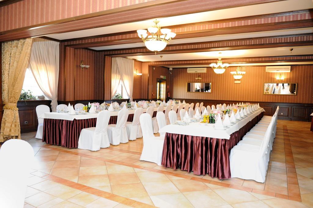 Hotel Czardasz Koziegłowy Exterior foto